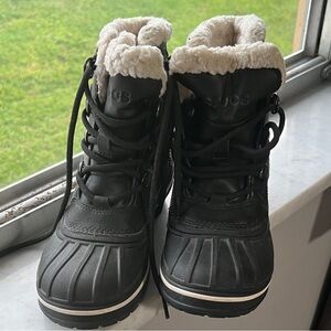 CROCS Women’s All cast winter waterproof boots faux fur Size 5